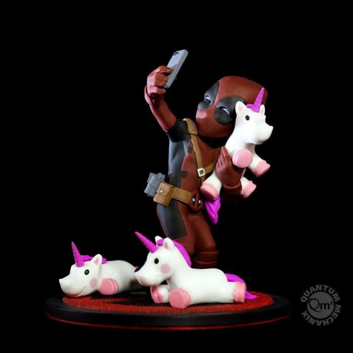 Marvel: Deadpool - Deadpool Unicornselfie Q-figure