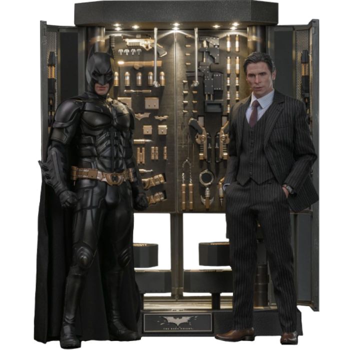 The Dark Knight Movie Masterpiece Action Figures & Diorama 1/6 Batman Armory with Bruce Wayne (2.0) 30 cm