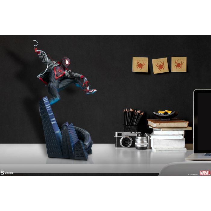 Miles Morales 1:4 Scale Statue - Sideshow Toys - Spider-Man Across the Spider-Verse